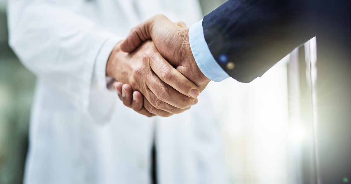 Shaking hands and trusting the practice because of positive patient reviews.